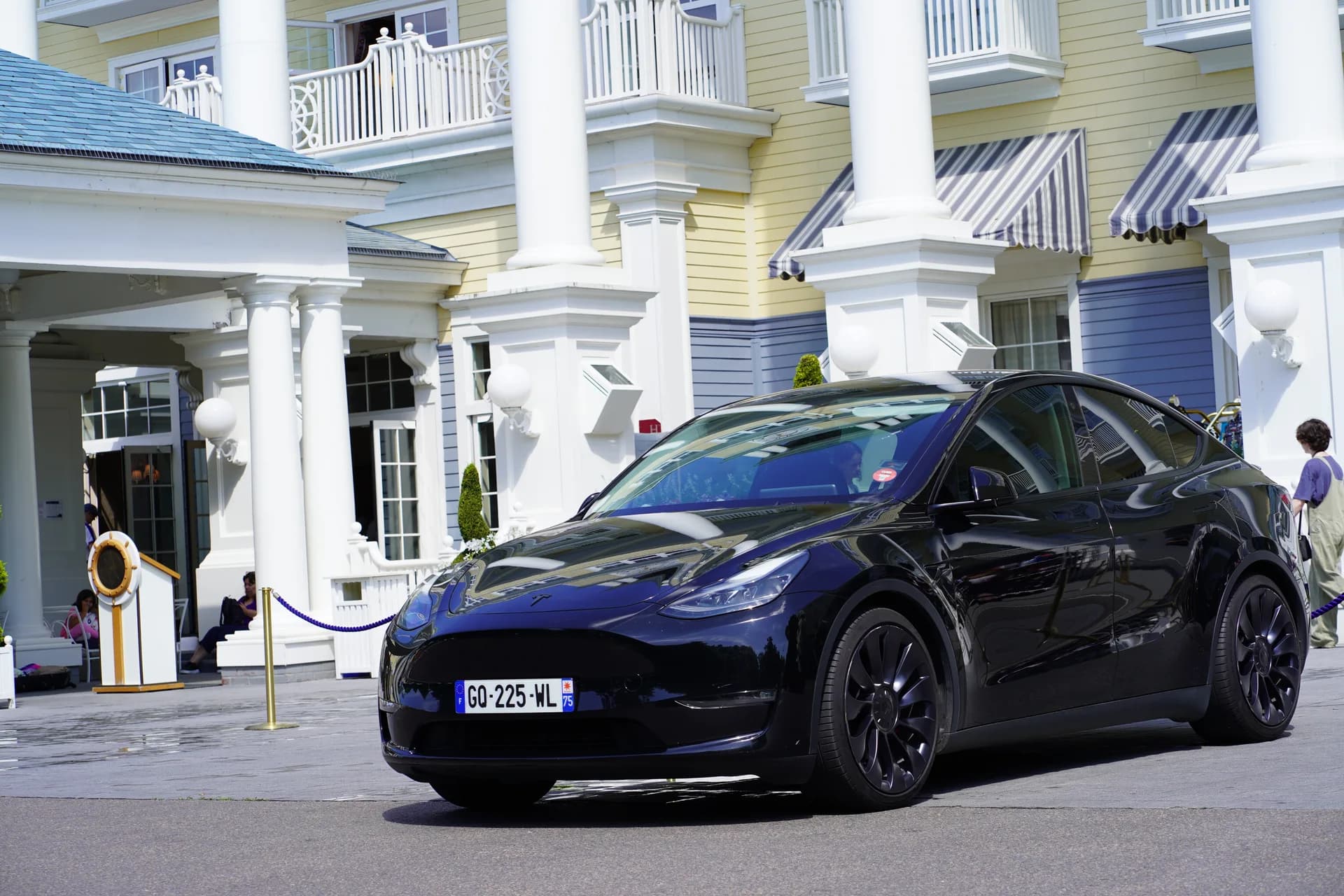 Private Tesla transfer outside a Disneyland Paris hotel